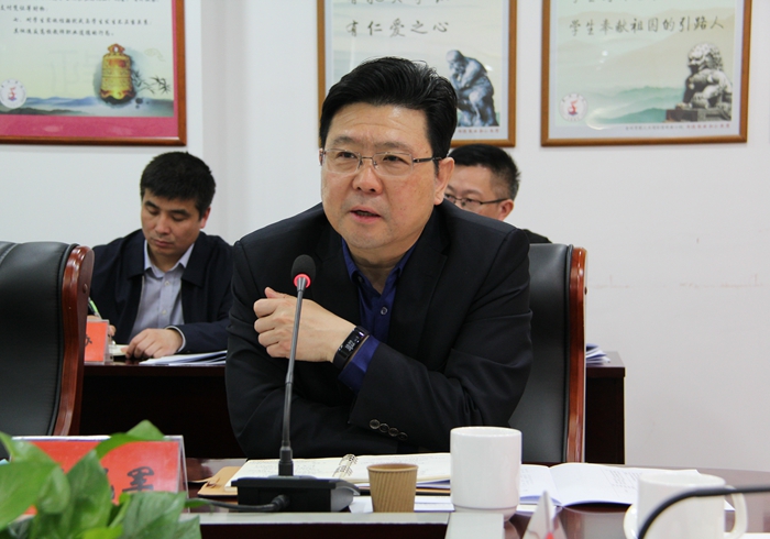 盯目标找差距再攻坚加快申硕升格创一流